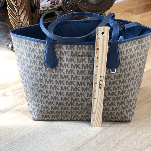 Michael Kors large candy reversible tote signature - Picture 8 of 8